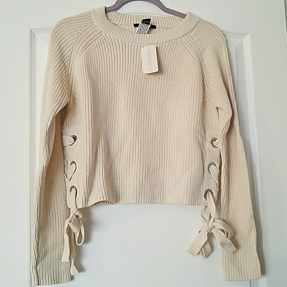 Forever 21 Tops - Forever 21 crop sweater size Medium NWT